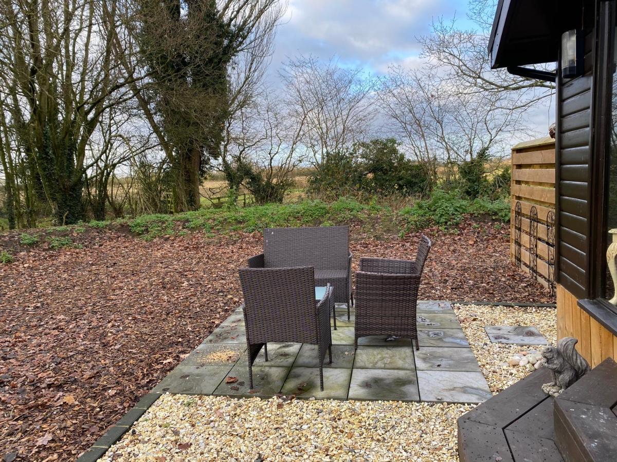 Squirrel Lodge At Owlet Hideaway - With Hot Tub, Near York Exterior photo