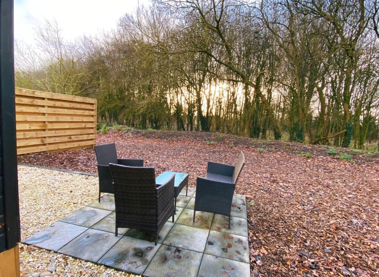 Squirrel Lodge At Owlet Hideaway - With Hot Tub, Near York Exterior photo