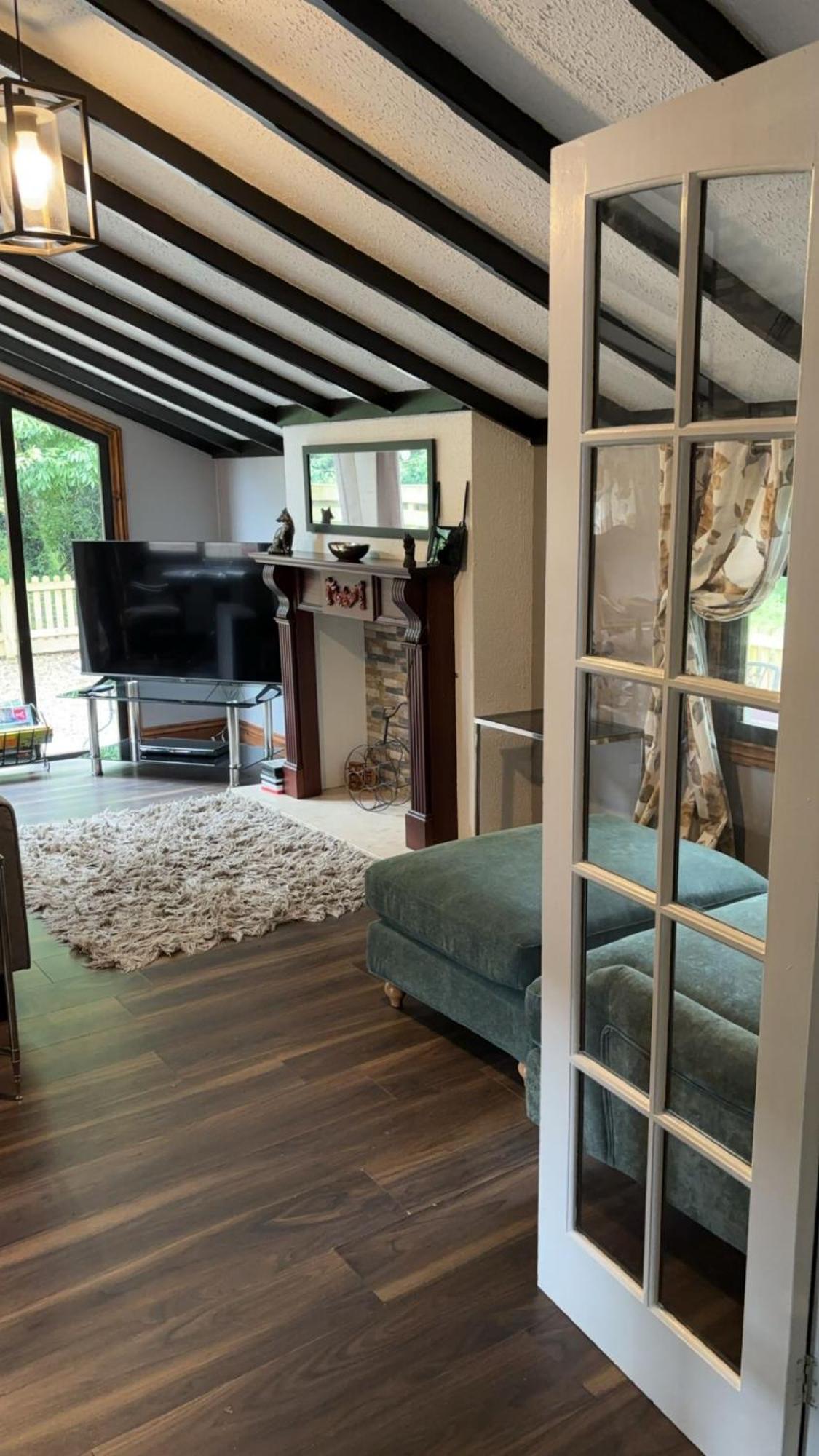 Squirrel Lodge At Owlet Hideaway - With Hot Tub, Near York Exterior photo