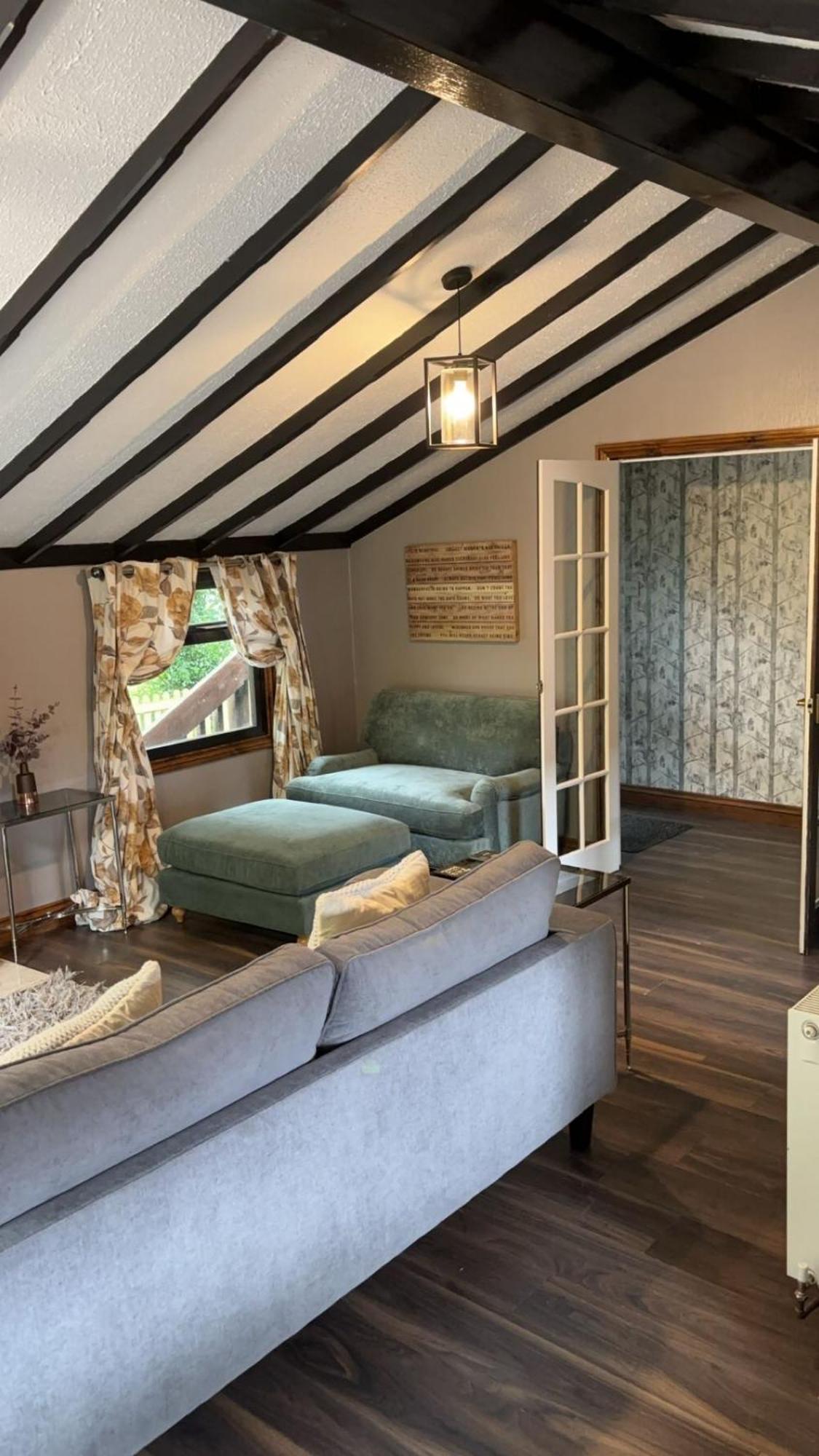 Squirrel Lodge At Owlet Hideaway - With Hot Tub, Near York Exterior photo